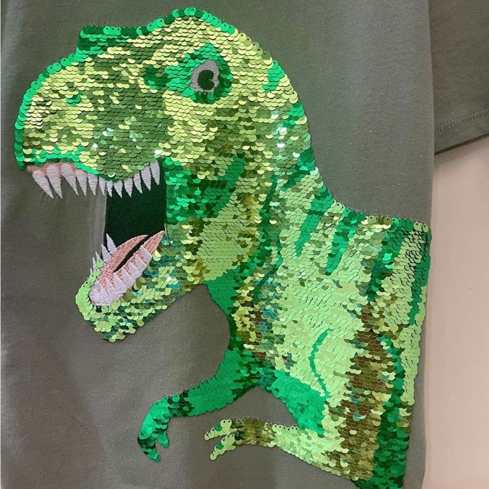 Awesome Dino tee! Excellent condition - Picture 2 of 5
